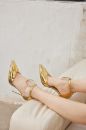 Brightcircle Aksesuar Detaylı İnce Topuk 10 Cm Gold Stiletto