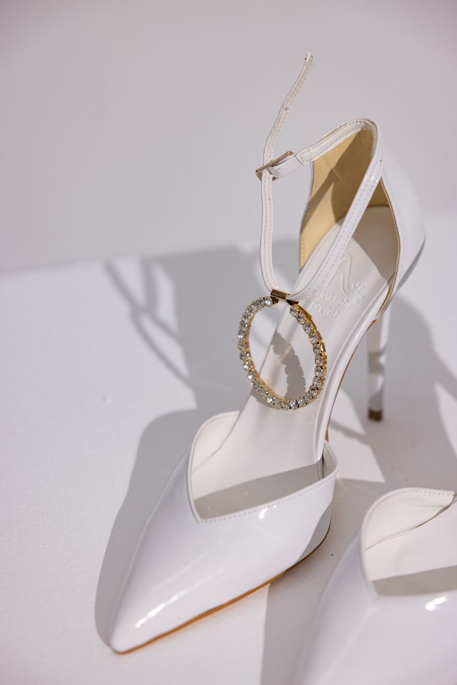 Brightcircle Aksesuar Detaylı İnce Topuk 10 Cm Beyaz Rugan Stiletto resmi