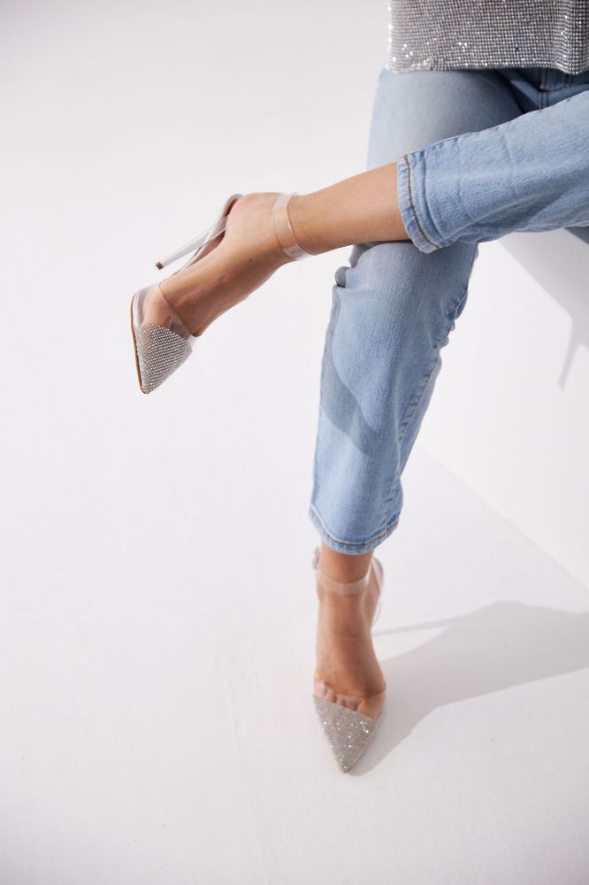 Gleam Taş Detaylı Bilekten Bantlı İnce Topuk 10 Cm Gümüş Şeffaf Stiletto resmi