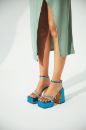 Hestia Taş Detaylı Bilekten Bantlı Kalın Topuk 12 Cm Saks Sedefli Platform
