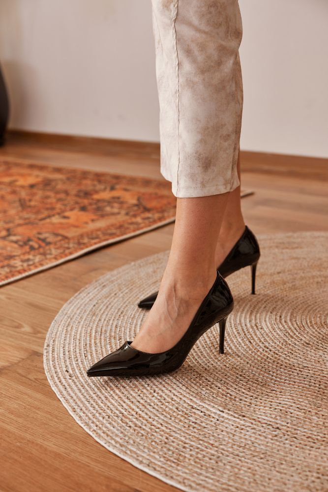 Urbane İnce Topuk 8 Cm Siyah Rugan Stiletto resmi