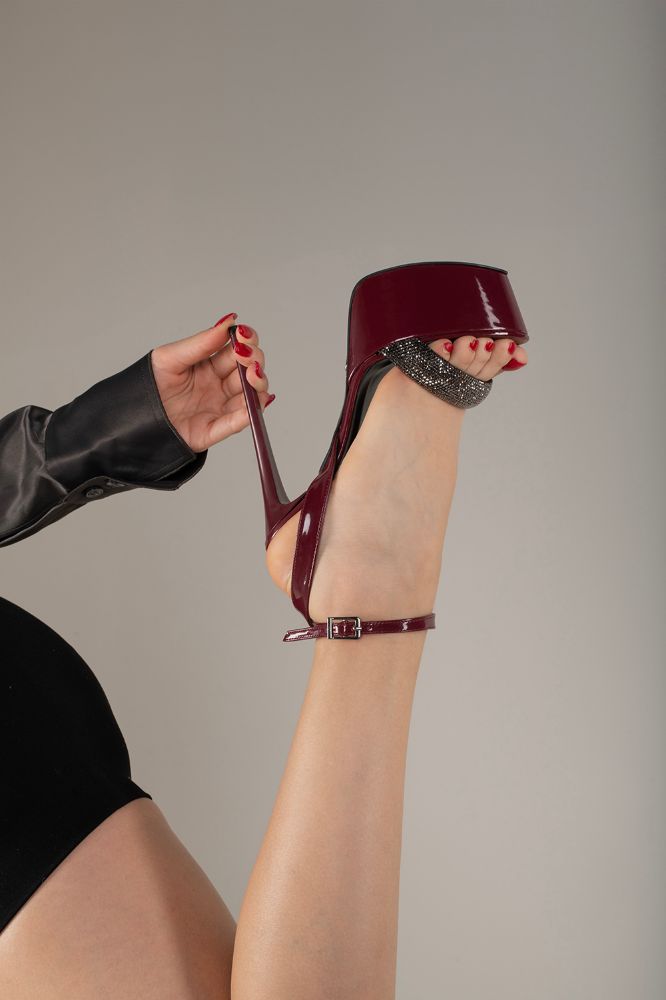 Haze Taş Detaylı Bilekten Bantlı İnce Topuk 15 Cm Cherry Platform resmi