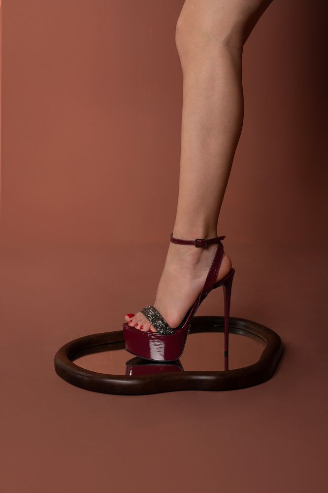 Haze Taş Detaylı Bilekten Bantlı İnce Topuk 15 Cm Cherry Platform resmi