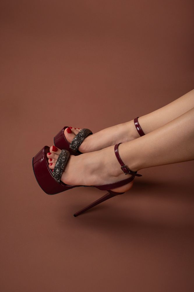 Haze Taş Detaylı Bilekten Bantlı İnce Topuk 15 Cm Cherry Platform resmi