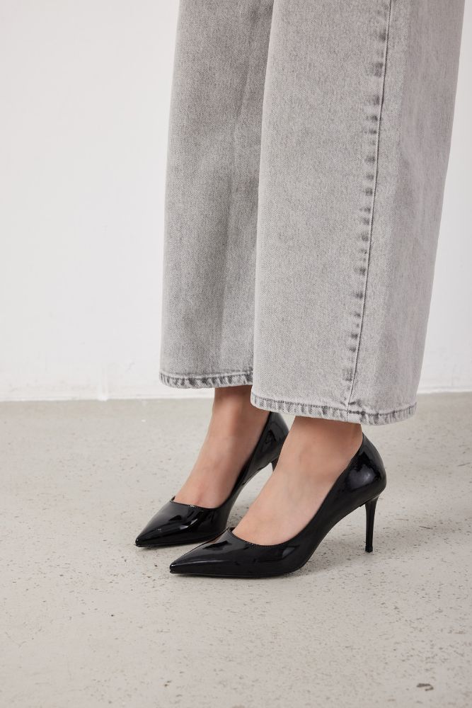 Urbane İnce Topuk 8 Cm Siyah Rugan Stiletto resmi
