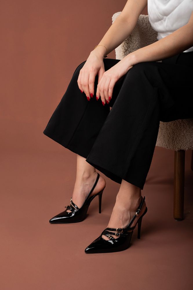 Ciza Üç Bantlı Toka Detaylı İnce Topuk 10 Cm Siyah Rugan Stiletto resmi