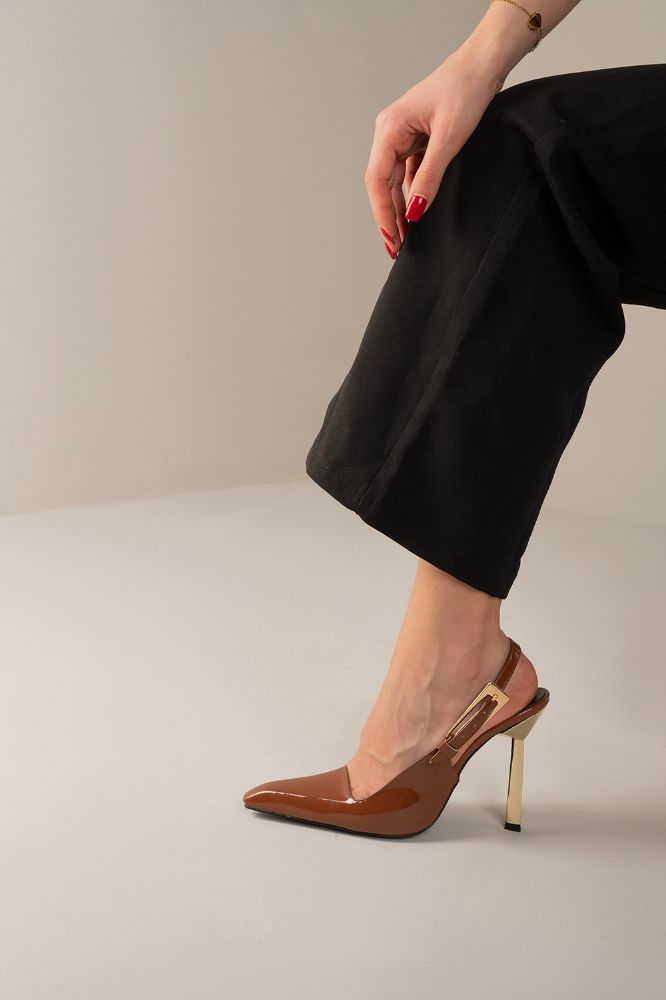 Jade Toka Detaylı İnce Topuk 10 Cm Taba Rugan Stiletto resmi