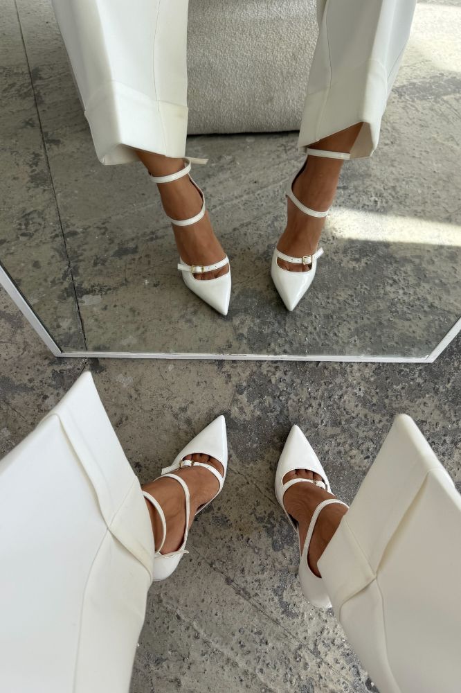 Ava Üç Bantlı İnce Topuk 10 Cm Beyaz Rugan Stiletto resmi