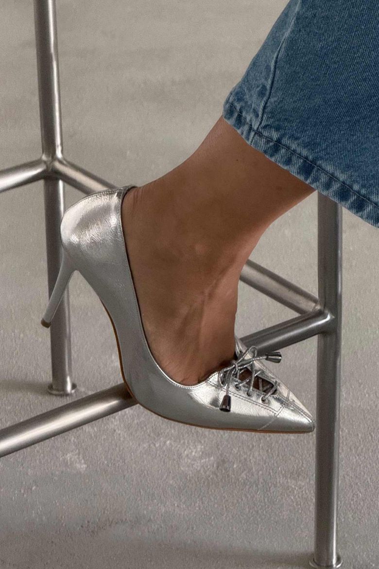 Enid Bağcık Detaylı İnce Topuk 10 Cm Gümüş Kırışık Stiletto resmi