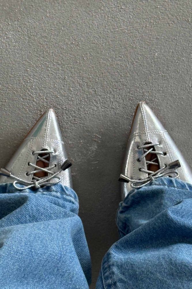Enid Bağcık Detaylı İnce Topuk 10 Cm Gümüş Kırışık Stiletto resmi