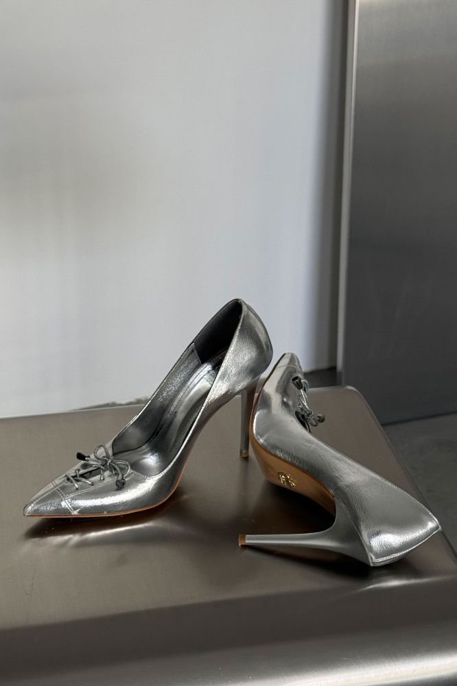 Enid Bağcık Detaylı İnce Topuk 10 Cm Gümüş Kırışık Stiletto resmi
