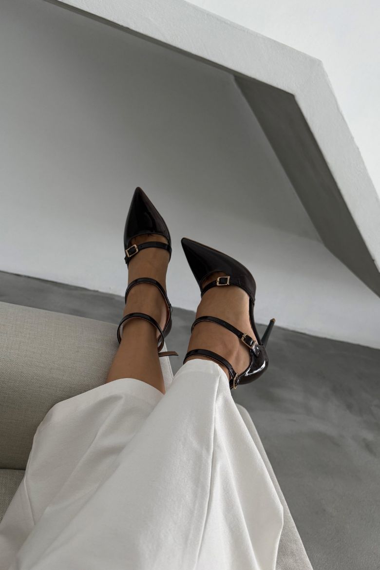 Ava Üç Bantlı İnce Topuk 10 Cm Acı Kahve Rugan Stiletto resmi