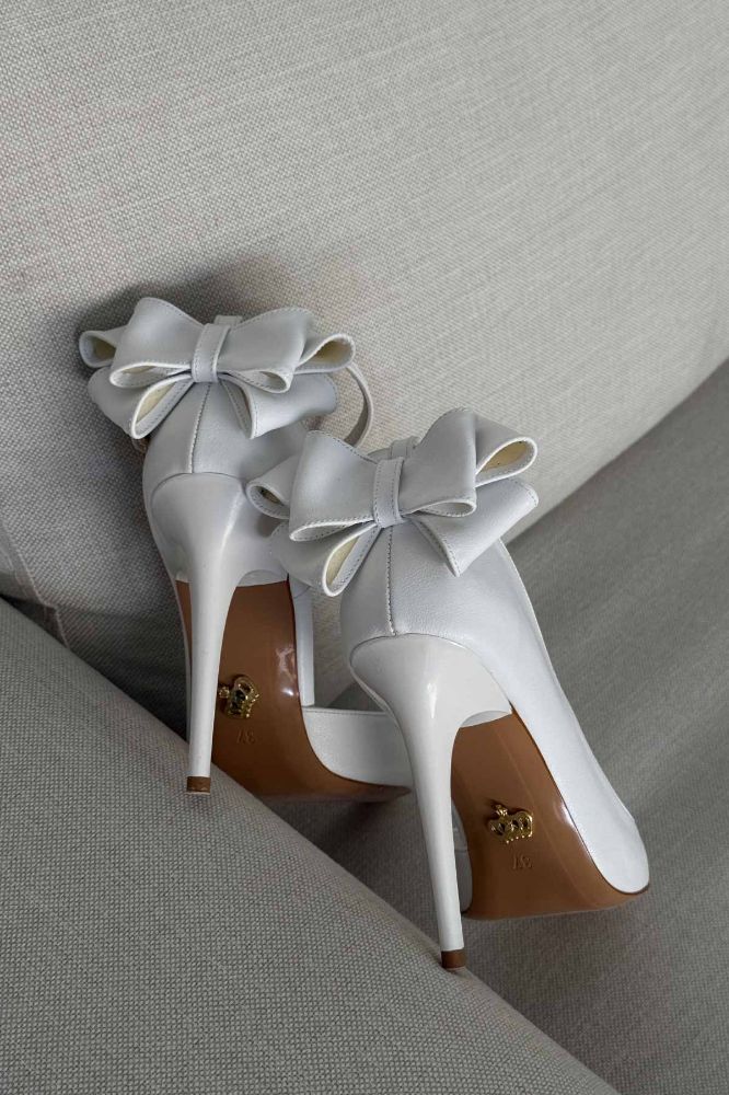Damia Bilekten Bantlı Papyon Detaylı İnce Topuk 10 Cm Beyaz Mat Stiletto resmi