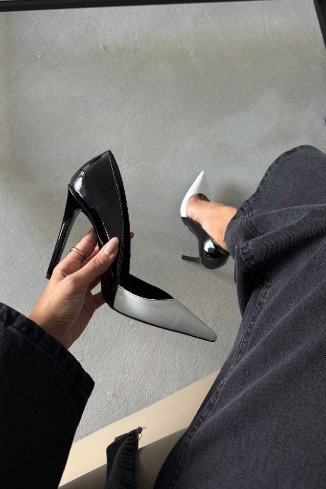 Mika İnce Topuk 12 Cm Beyaz Siyah Stiletto resmi