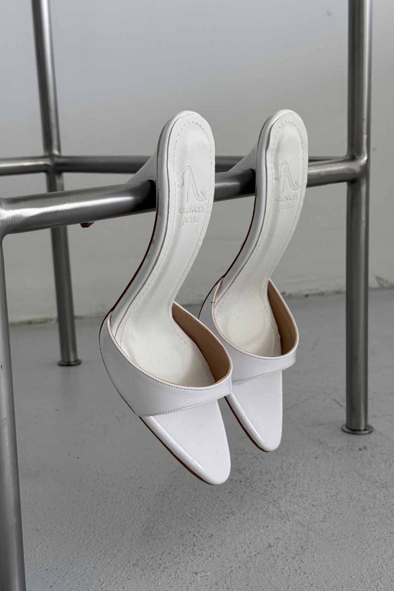 Roux  İNCE TOPUK 10 CM BEYAZ RUGAN TERLİK resmi