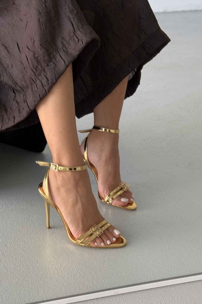 Rumi Taşlı Toka Detaylı Bilekten Bantlı İnce Topuk 10 Cm Gold Topuklu Ayakkabı resmi