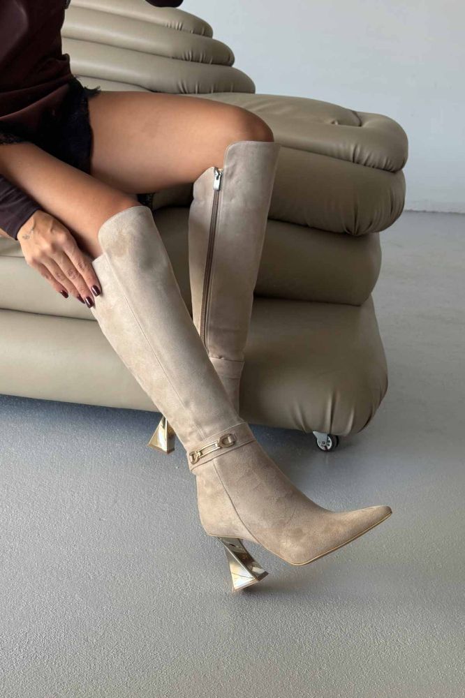 Thalia Toka Detaylı Kalın Topuk 8 Cm Ten Süet Çizme resmi