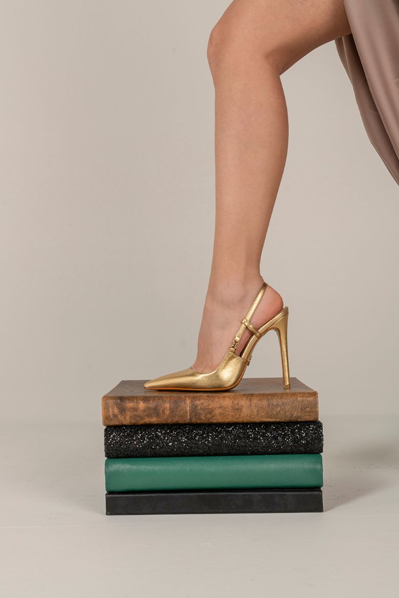 Thea Aksesuar Detaylı İnce Topuk 12 Cm Gold Kırışık Stiletto resmi