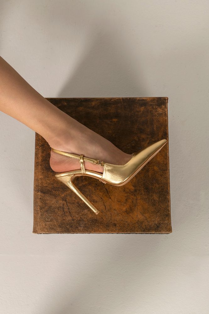 Thea Aksesuar Detaylı İnce Topuk 12 Cm Gold Kırışık Stiletto resmi