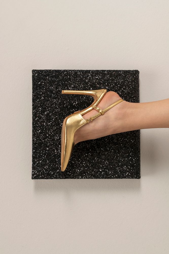 Thea Aksesuar Detaylı İnce Topuk 12 Cm Gold Kırışık Stiletto resmi