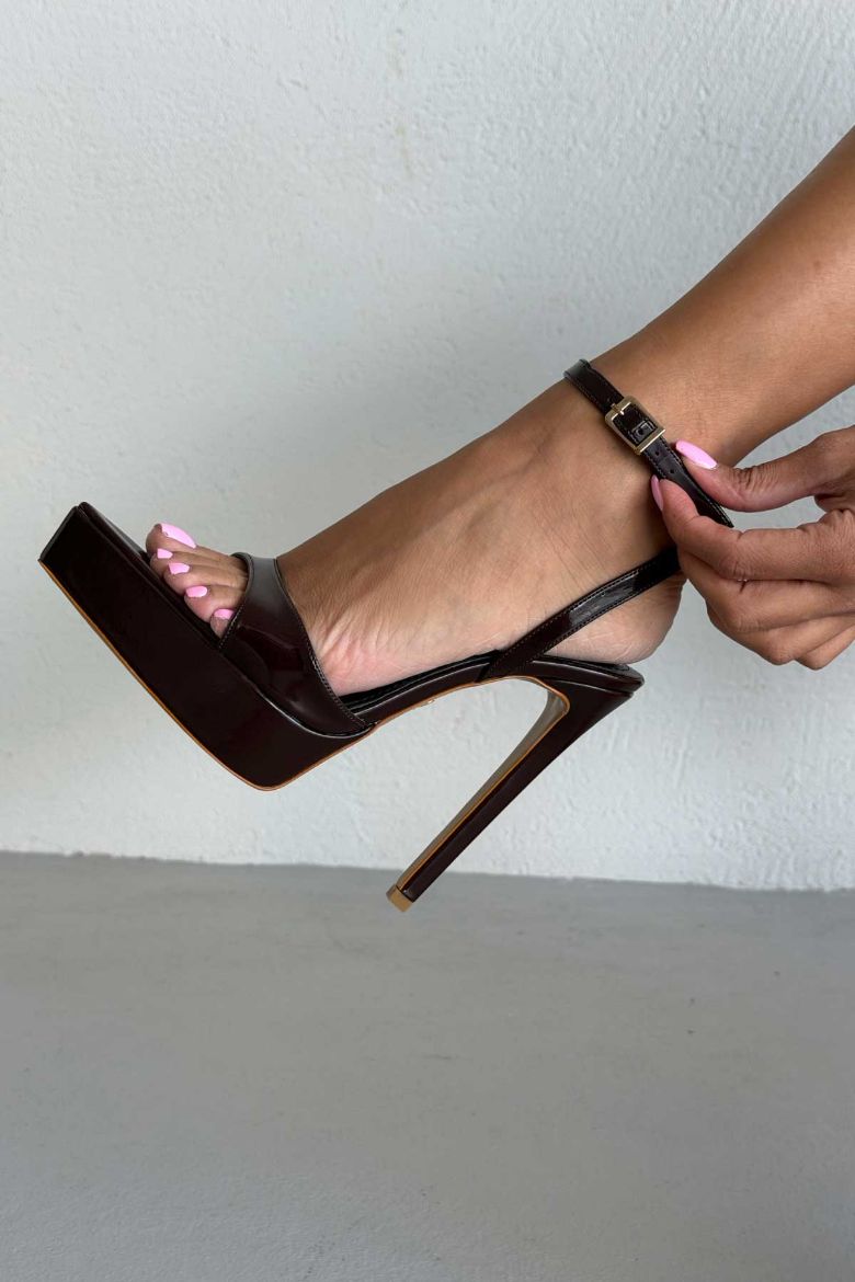 Giulia Bilekten Bantlı İnce Topuk 13 Cm Acı Kahve Rugan Platform resmi