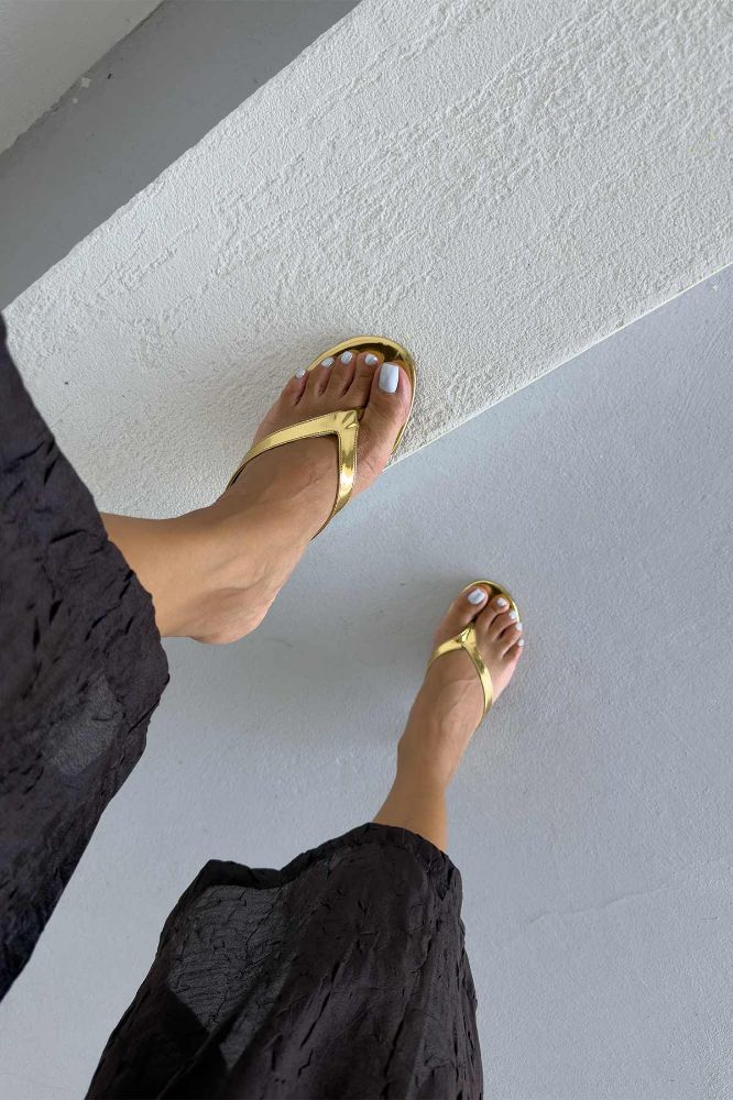 Maisie Parmak Arası İnce Topuk 7 Cm Gold Terlik resmi