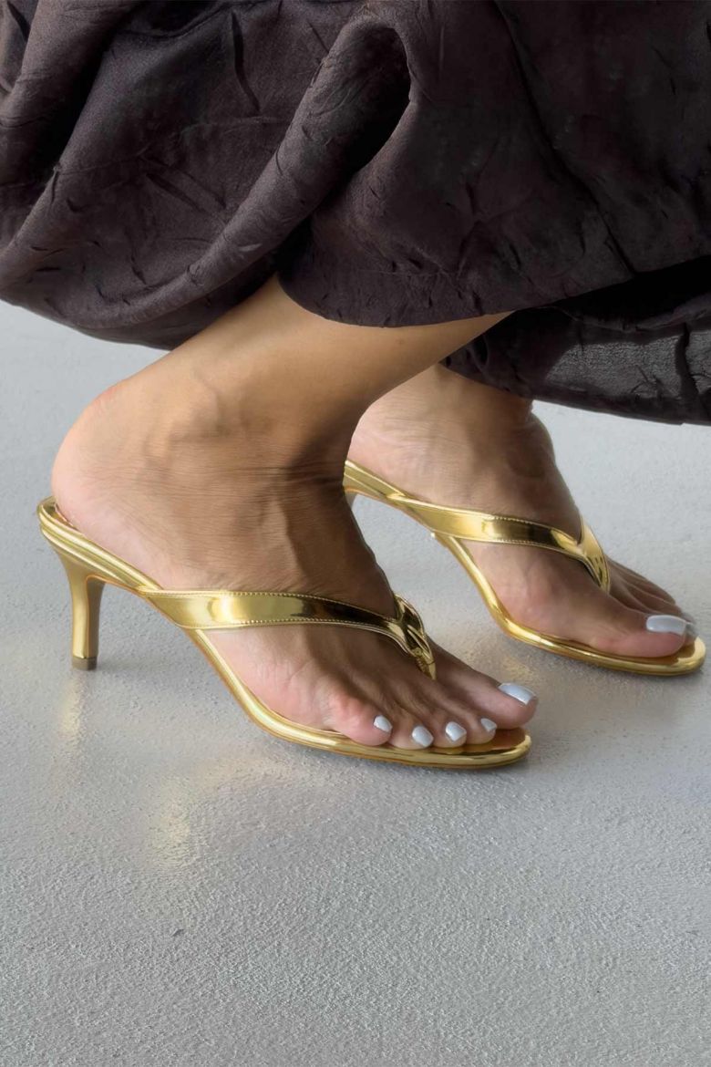 Maisie Parmak Arası İnce Topuk 7 Cm Gold Terlik resmi