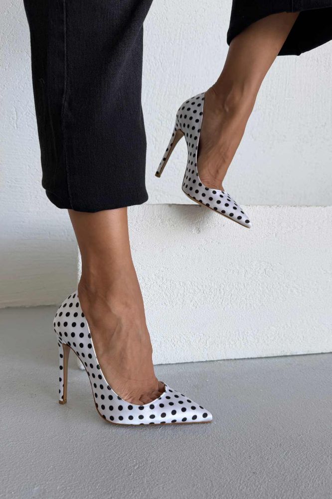 Fia İnce Topuk 12 Cm Beyaz Siyah Puantiyeli Stiletto resmi