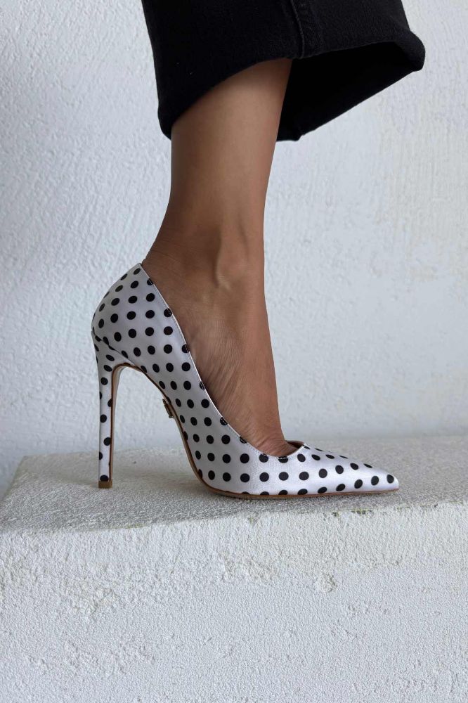Fia İnce Topuk 12 Cm Beyaz Siyah Puantiyeli Stiletto resmi
