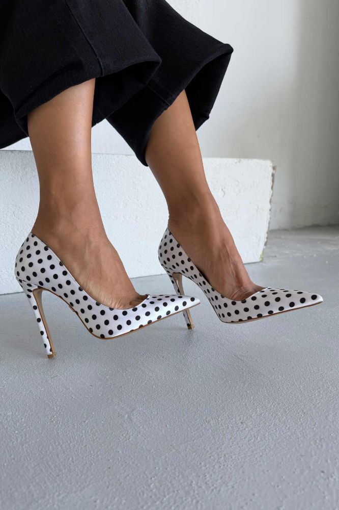 Fia İnce Topuk 12 Cm Beyaz Siyah Puantiyeli Stiletto resmi